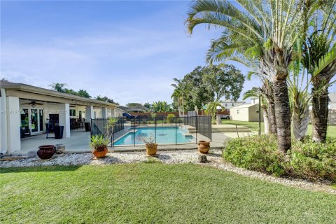House in Miami, Florida 4 bedrooms, 217.48 sq.m. № 1972113 - photo 5