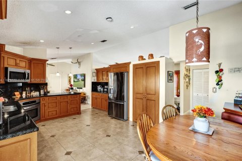 House in Miami, Florida 4 bedrooms, 217.48 sq.m. № 1972113 - photo 14