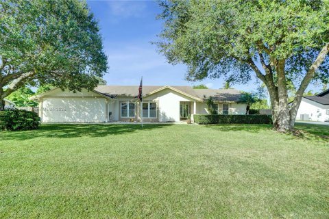 House in Miami, Florida 4 bedrooms, 217.48 sq.m. № 1972113 - photo 1