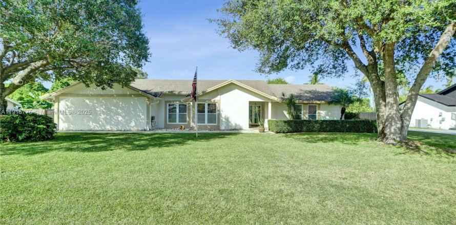 House in Miami, Florida 4 bedrooms, 217.48 sq.m. № 1972113