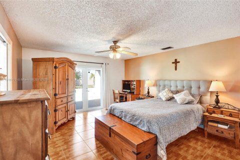 House in Miami, Florida 4 bedrooms, 217.48 sq.m. № 1972113 - photo 17