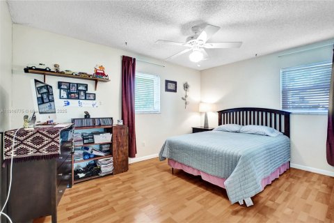 House in Miami, Florida 4 bedrooms, 217.48 sq.m. № 1972113 - photo 22