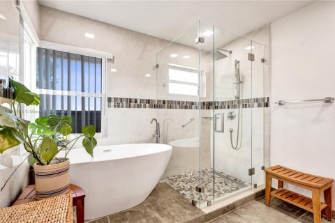 House in Miami, Florida 4 bedrooms, 217.48 sq.m. № 1972113 - photo 20