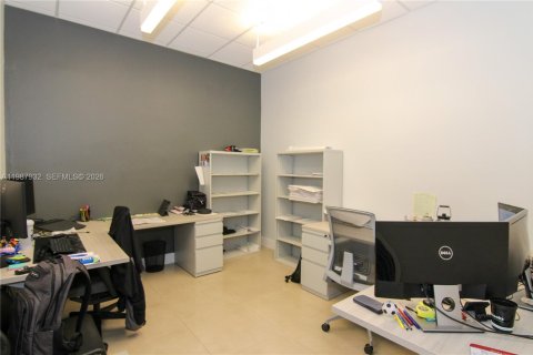 Купить коммерческую недвижимость в Дорал, Флорида № 2089752 - фото 10