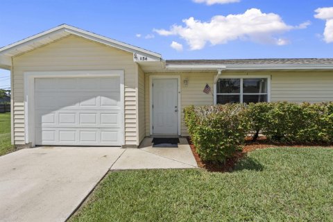 Villa ou maison à vendre à Port St. Lucie, Floride: 2 chambres, 97.73 m2 № 2307777 - photo 4