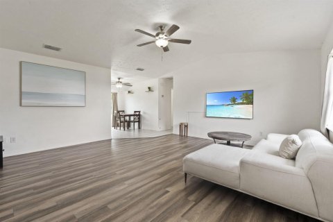 Villa ou maison à vendre à Port St. Lucie, Floride: 2 chambres, 97.73 m2 № 2307777 - photo 9