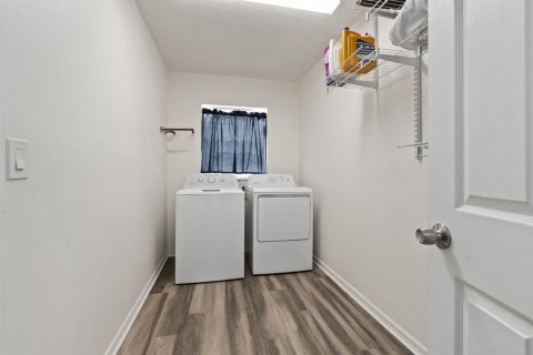 Villa ou maison à vendre à Port St. Lucie, Floride: 2 chambres, 97.73 m2 № 2307777 - photo 19