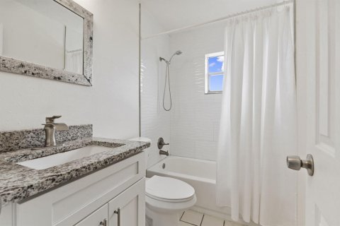 Villa ou maison à vendre à Port St. Lucie, Floride: 2 chambres, 97.73 m2 № 2307777 - photo 16