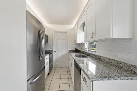 Villa ou maison à vendre à Port St. Lucie, Floride: 2 chambres, 97.73 m2 № 2307777 - photo 14