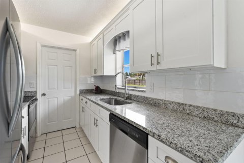Villa ou maison à vendre à Port St. Lucie, Floride: 2 chambres, 97.73 m2 № 2307777 - photo 13