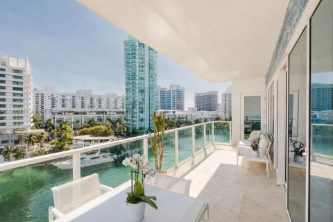 Condominio en venta en Miami Beach, Florida, 2 dormitorios, 163.04 m2 № 2028882 - foto 3