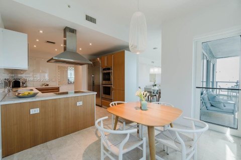 Condominio en venta en Miami Beach, Florida, 2 dormitorios, 163.04 m2 № 2028882 - foto 6