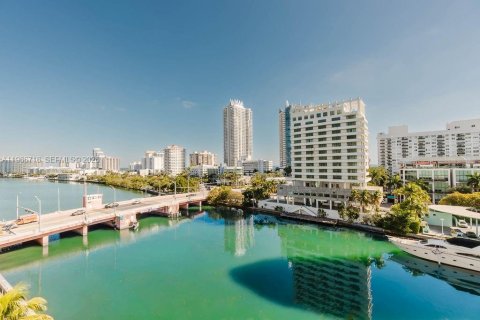 Condominio en venta en Miami Beach, Florida, 2 dormitorios, 163.04 m2 № 2028882 - foto 2
