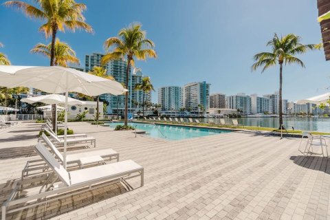 Condominio en venta en Miami Beach, Florida, 2 dormitorios, 163.04 m2 № 2028882 - foto 14