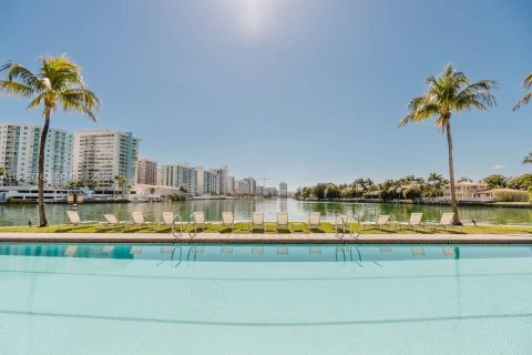 Condominio en venta en Miami Beach, Florida, 2 dormitorios, 163.04 m2 № 2028882 - foto 12