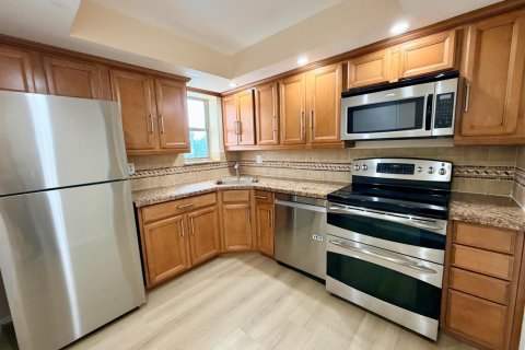 Condo in Pompano Beach, Florida, 2 bedrooms  № 2385472 - photo 7