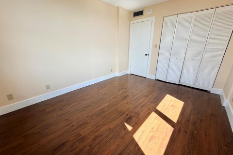 Condo in Pompano Beach, Florida, 2 bedrooms  № 2385472 - photo 19