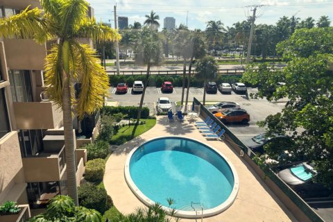 Condo in Pompano Beach, Florida, 2 bedrooms  № 2385472 - photo 28