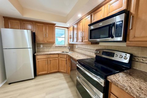 Condo in Pompano Beach, Florida, 2 bedrooms  № 2385472 - photo 8