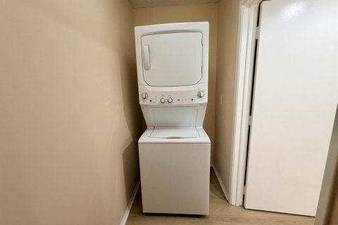 Condo in Pompano Beach, Florida, 2 bedrooms  № 2385472 - photo 25