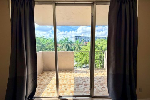 Condo in Pompano Beach, Florida, 2 bedrooms  № 2385472 - photo 23