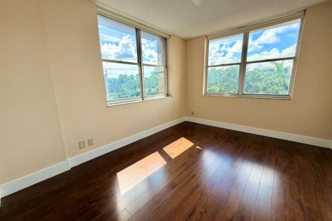 Condo in Pompano Beach, Florida, 2 bedrooms  № 2385472 - photo 18