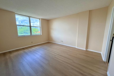 Condo in Pompano Beach, Florida, 2 bedrooms  № 2385472 - photo 12