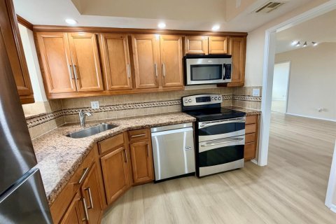 Condo in Pompano Beach, Florida, 2 bedrooms  № 2385472 - photo 9