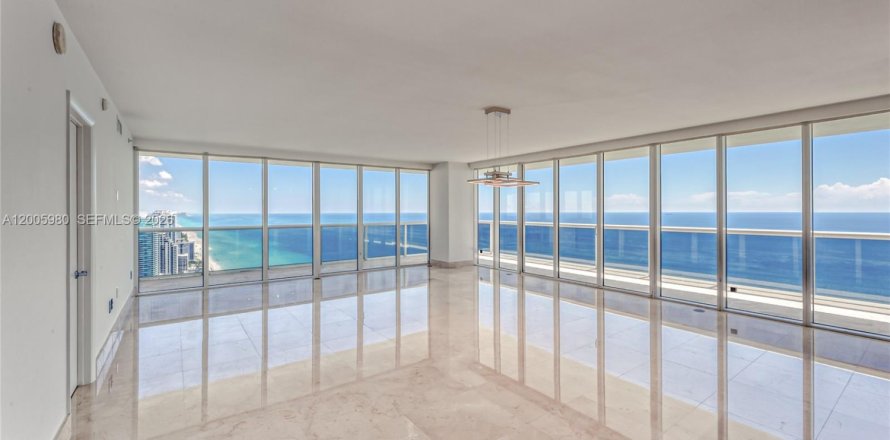 Condo à Hallandale Beach, Floride, 3 chambres № 2145681
