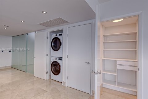 Copropriété à louer à Hallandale Beach, Floride: 3 chambres, 191.84 m2 № 2145681 - photo 12