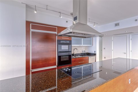 Copropriété à louer à Hallandale Beach, Floride: 3 chambres, 191.84 m2 № 2145681 - photo 4