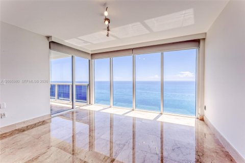Copropriété à louer à Hallandale Beach, Floride: 3 chambres, 191.84 m2 № 2145681 - photo 7