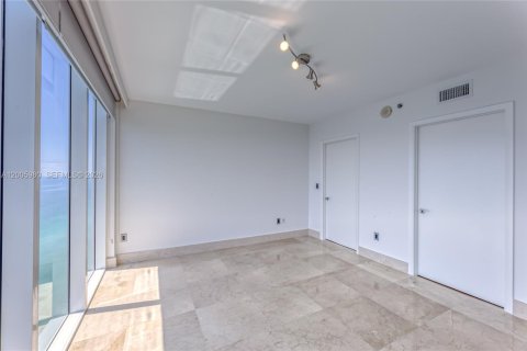 Copropriété à louer à Hallandale Beach, Floride: 3 chambres, 191.84 m2 № 2145681 - photo 18