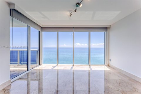 Copropriété à louer à Hallandale Beach, Floride: 3 chambres, 191.84 m2 № 2145681 - photo 9
