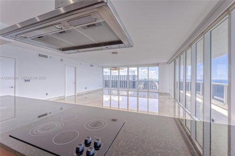 Copropriété à louer à Hallandale Beach, Floride: 3 chambres, 191.84 m2 № 2145681 - photo 5
