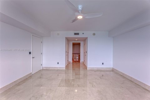 Copropriété à louer à Hallandale Beach, Floride: 3 chambres, 191.84 m2 № 2145681 - photo 14
