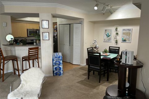 Condo in Hollywood, Florida, 2 bedrooms  № 1860058 - photo 9
