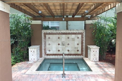 Condo in Hollywood, Florida, 2 bedrooms  № 1860058 - photo 3