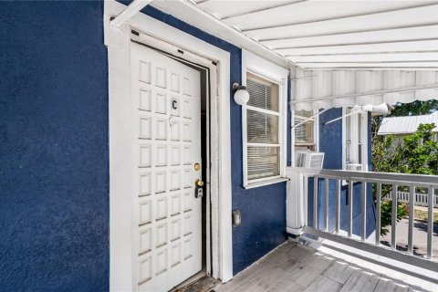 Снять в аренду квартиру в Тампа, Флорида 4 комнаты, 65.03м2, № 2156158 - фото 2