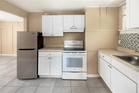 Снять в аренду квартиру в Тампа, Флорида 4 комнаты, 65.03м2, № 2156158 - фото 13
