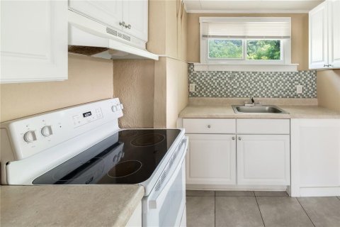 Снять в аренду квартиру в Тампа, Флорида 4 комнаты, 65.03м2, № 2156158 - фото 12