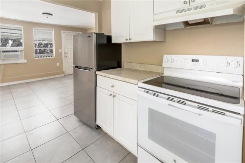 Снять в аренду квартиру в Тампа, Флорида 4 комнаты, 65.03м2, № 2156158 - фото 11