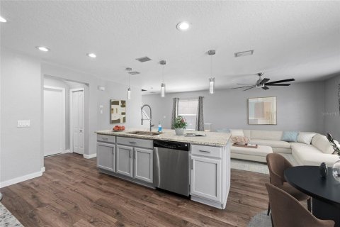 House in Bradenton, Florida 4 bedrooms, 162.76 sq.m. № 1816841 - photo 12