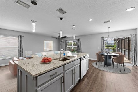 House in Bradenton, Florida 4 bedrooms, 162.76 sq.m. № 1816841 - photo 13