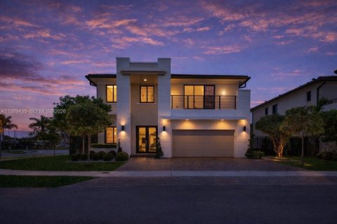 Купить виллу или дом в Майами, Флорида 5 спален, 342.44м2, № 2052450 - фото 2
