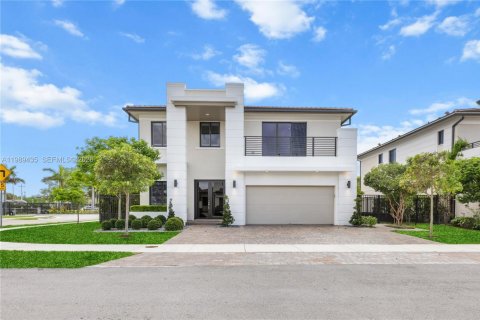 Дом в Майами, Флорида 5 спален, 342.44м2 № 2052450