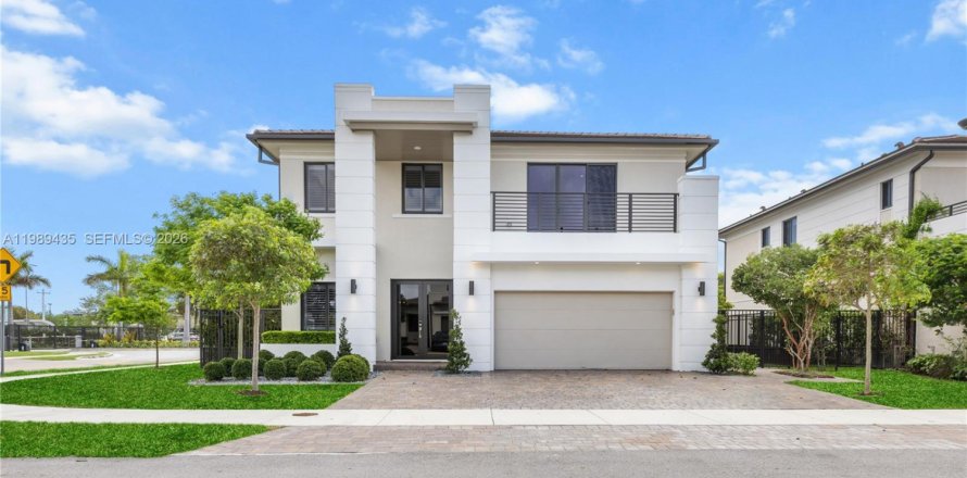 Дом в Майами, Флорида 5 спален, 342.44м2 № 2052450