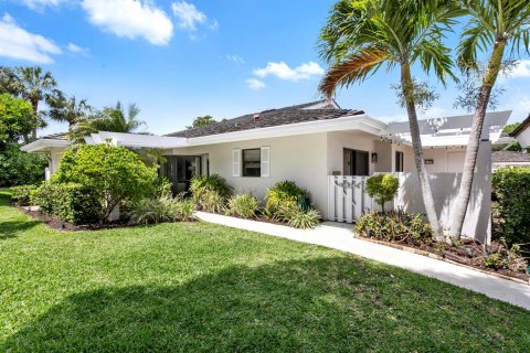 House in Jupiter, Florida 2 bedrooms, 147.71 sq.m. № 2181187