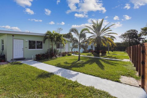 Commercial property in Delray Beach, Florida 273.5 sq.m. № 2383284 - photo 6