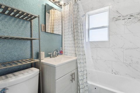 Commercial property in Delray Beach, Florida 273.5 sq.m. № 2383284 - photo 23